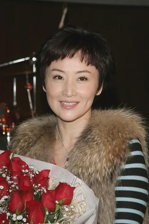 她是“香港第一情妇”,张艺谋的白月光,被大佬原配报复致子宫脱落(组图) - 20