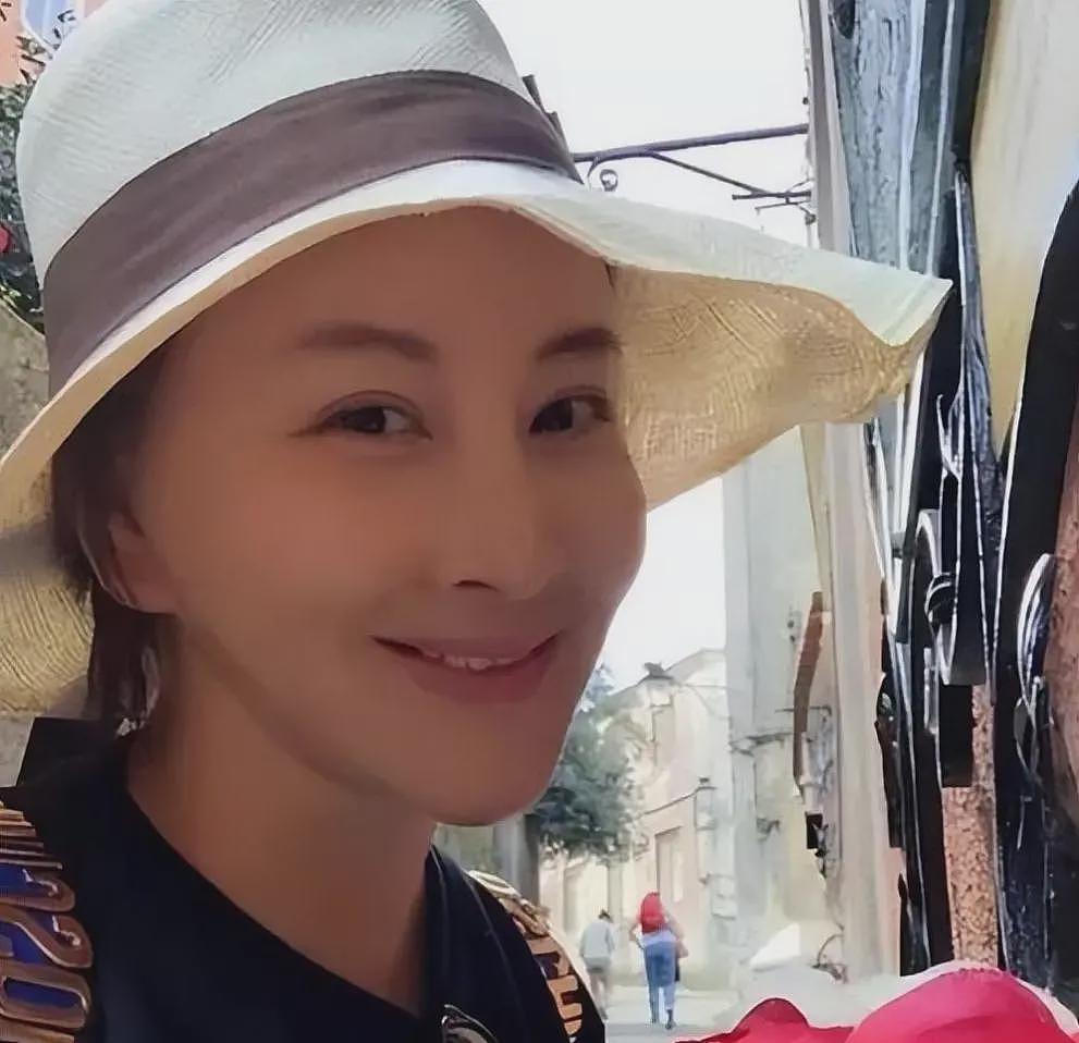 她是“香港第一情妇”,张艺谋的白月光,被大佬原配报复致子宫脱落(组图) - 25