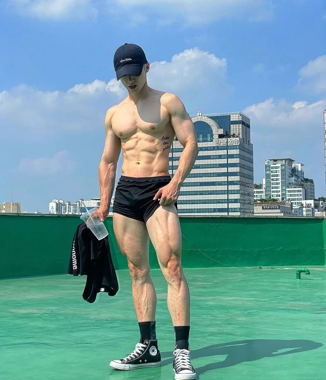 【帅哥】直男教练为卖课故意聊骚男会员,背地里却骂“好恶心”(组图) - 10