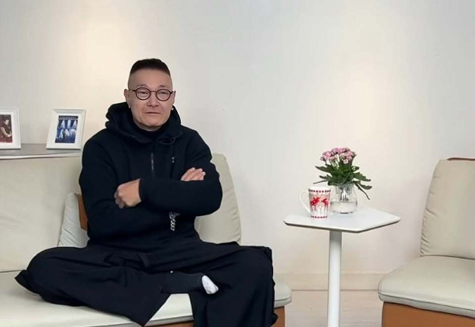 前妻烧炭自杀身亡！香港知名男星和儿子抱头痛哭，离婚后拒绝再婚（组图） - 5