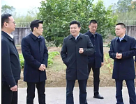 湖南机场老董涉性侵同桌女子，网猜：女方太漂亮（组图）