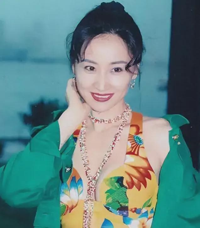 她是“香港第一情妇”,张艺谋的白月光,被大佬原配报复致子宫脱落(组图) - 23