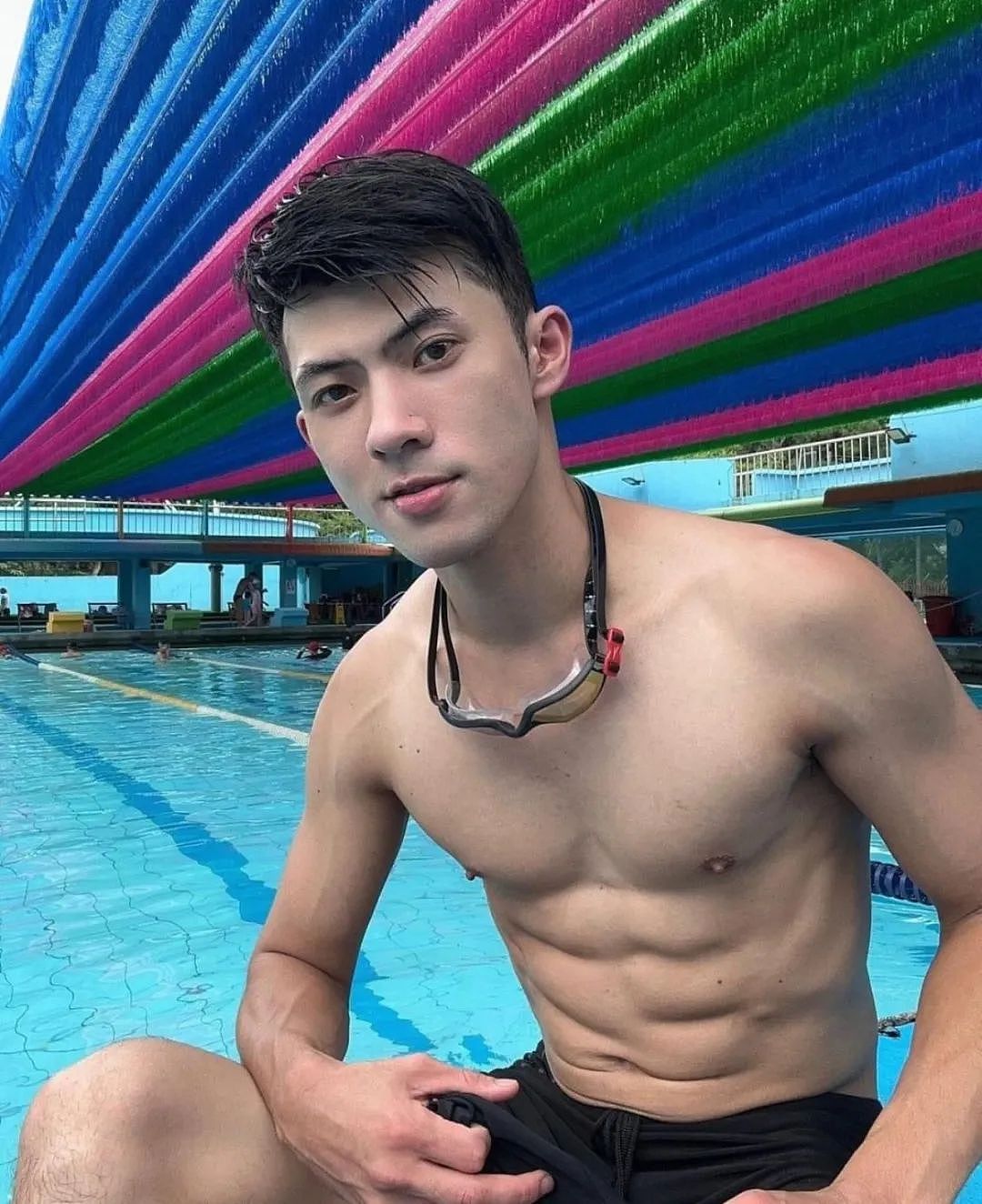 【帅哥】直男教练为卖课故意聊骚男会员,背地里却骂“好恶心”(组图) - 12