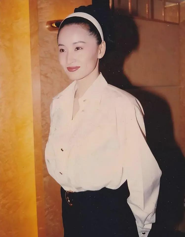 她是“香港第一情妇”,张艺谋的白月光,被大佬原配报复致子宫脱落(组图) - 28