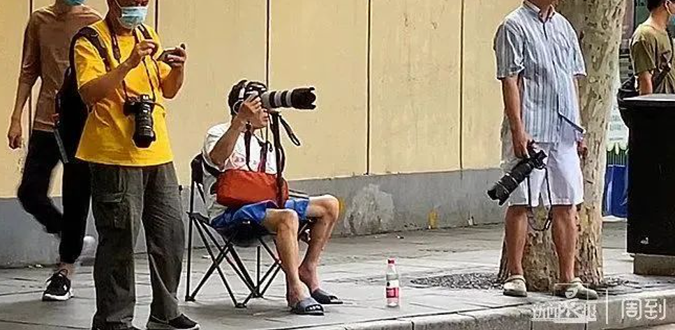 网红步行街老头偷拍女老师裙底+地铁偷拍未成年:流氓太猖狂真拿他们没办法?(组图) - 8