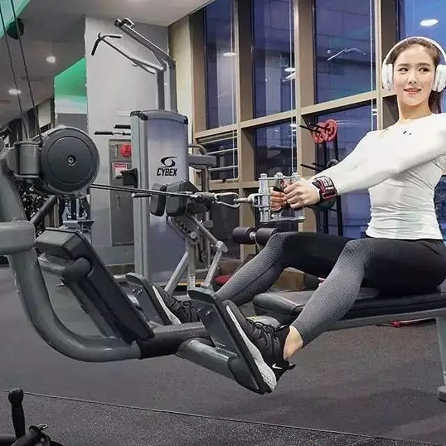 【美女】天使面容、魔鬼身材，这么辣的小姐姐，你顶得住吗？（组图） - 7