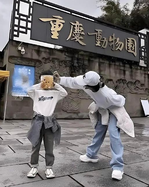 人生赢家！赵丽颖给儿子狂买礼物尽显母爱，搭想想肩膀温馨幸福（组图） - 11