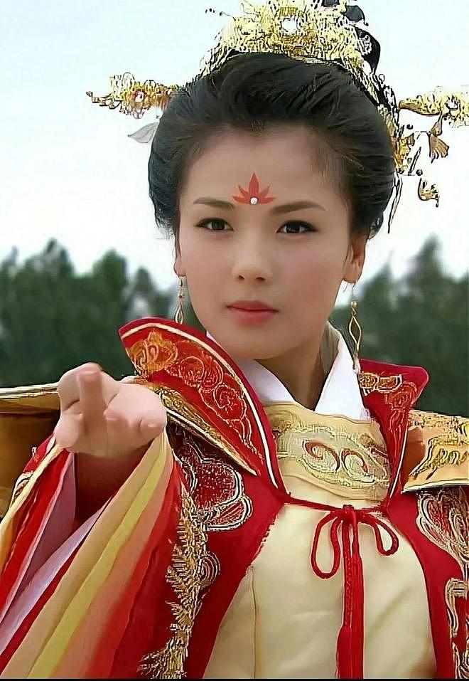 刘涛为妈祖庆生一级警督护航，身边全是大佬，变装视频点赞超300万（组图） - 1