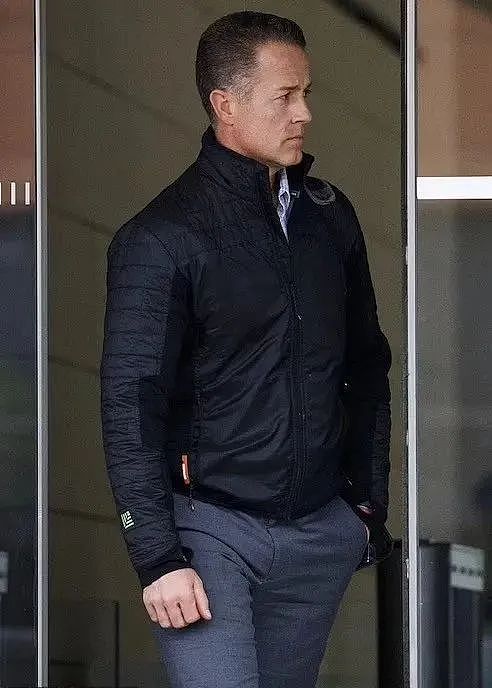 马斯克持续被曝后宫大瓜:网上选妃,私信翻牌,连生娃都要巨额签约?(组图) - 11