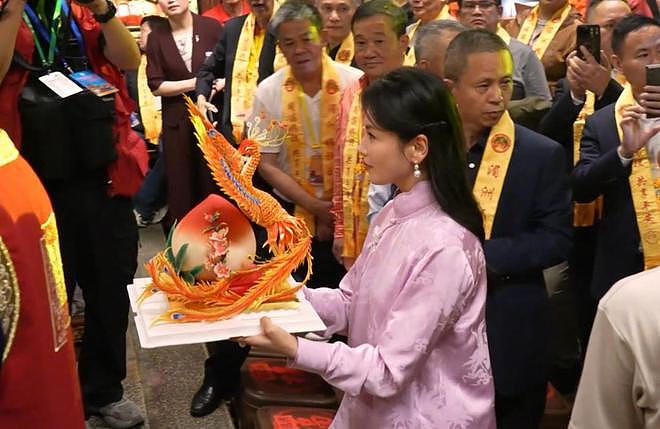 刘涛为妈祖庆生一级警督护航，身边全是大佬，变装视频点赞超300万（组图） - 4