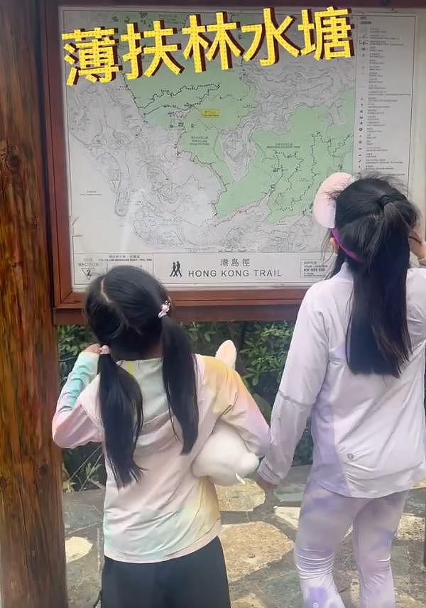 郭晶晶全家山西旅游，霍中曦牵着爷爷的手，三个孩子都很有家教（组图） - 10
