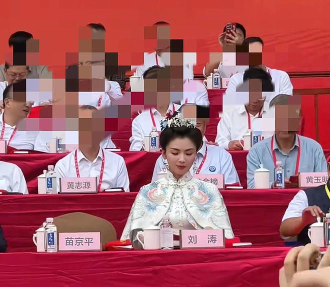 刘涛为妈祖庆生一级警督护航，身边全是大佬，变装视频点赞超300万（组图） - 13
