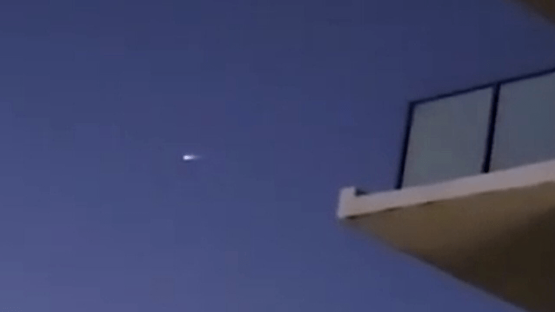 悉尼惊现UFO？不是飞机也不是无人机，超快速度吓坏女子（组图） - 1