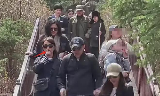 郭晶晶全家山西游玩，79岁霍震霆体格硬朗，登悬空寺还抽空带娃（组图） - 22