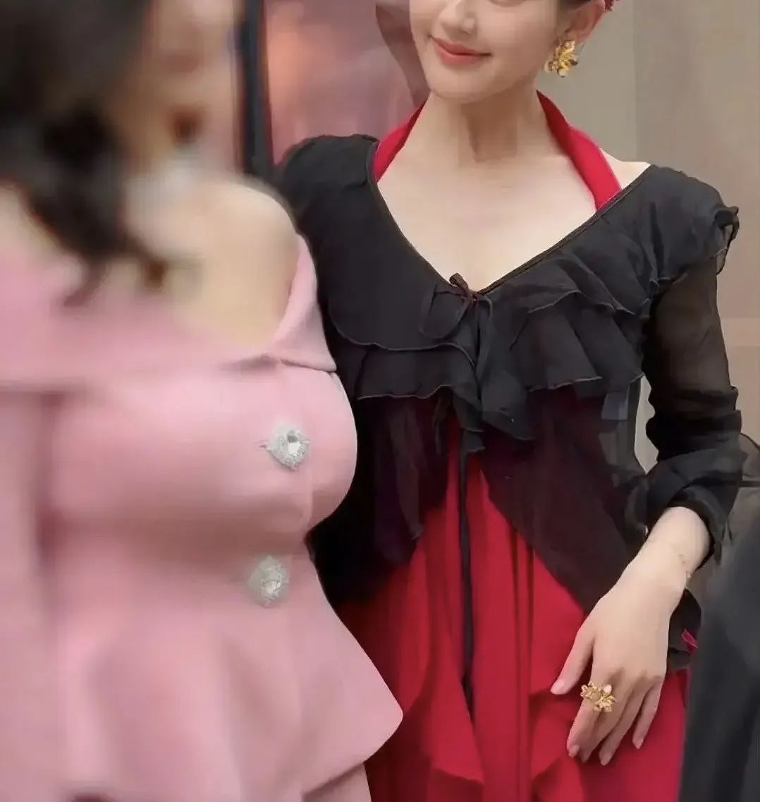 从抑郁症炒作到红发魔女,赵露思被约谈后改走浮夸路线(组图) - 5