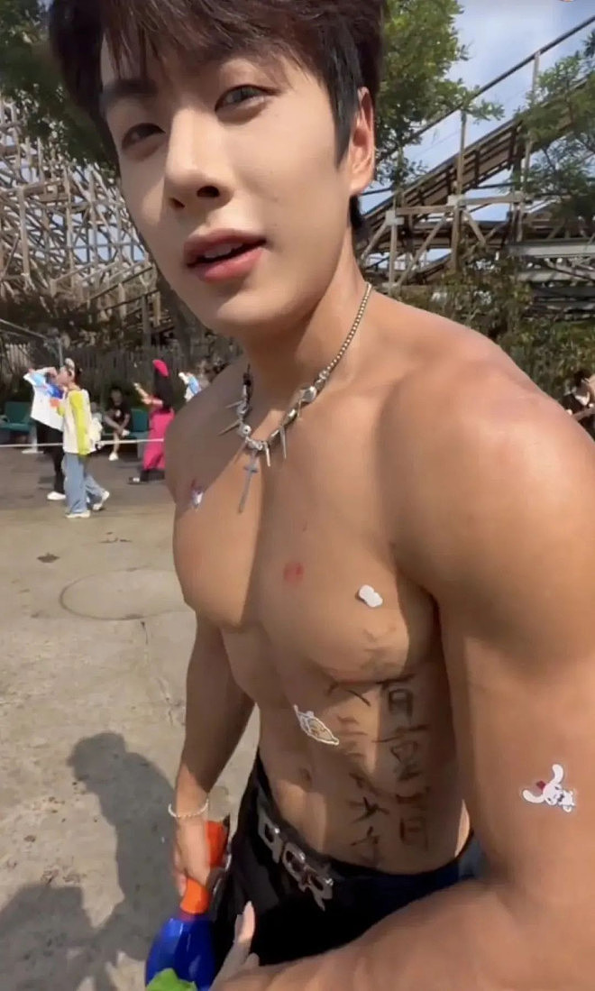 看一场男性擦边秀，才知道什么是富婆的快乐（组图） - 7
