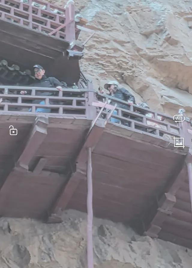 郭晶晶全家山西游玩，79岁霍震霆体格硬朗，登悬空寺还抽空带娃（组图） - 13