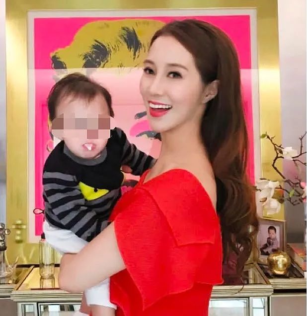 千亿儿媳地位不保？李兆基2500亿遗产分配曝光，空姐谋上位？（组图） - 10