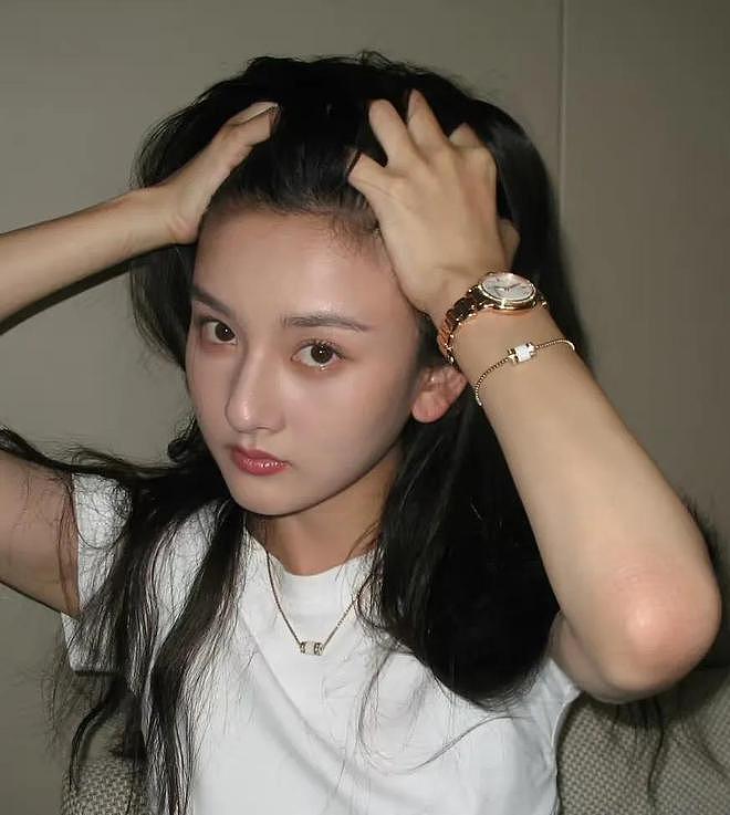 宋祖儿神似张柏芝到底算不算大美人?看她和杨幂的合照就有答案了(组图) - 13