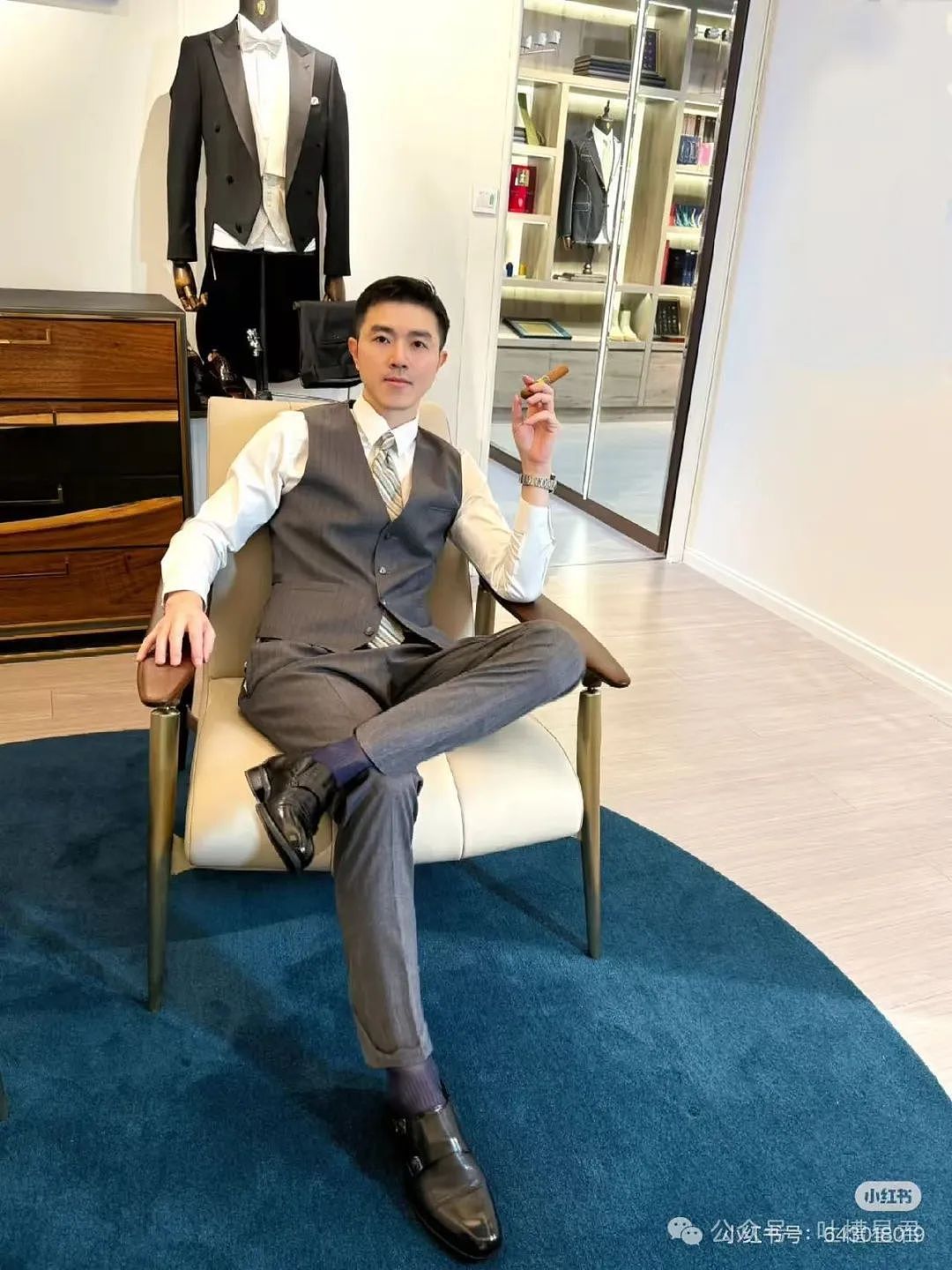 【爆笑】“谁能帮我P个坐在腿上的女朋友…?”哈哈哈评论区八仙过海各显神通(组图) - 6