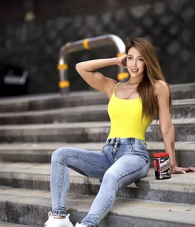 【美女】天使面容、魔鬼身材，这么辣的小姐姐，你顶得住吗？（组图） - 1