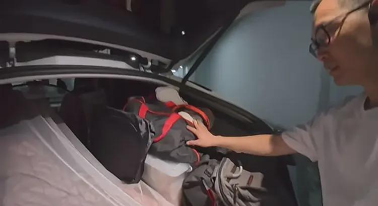 对话4年不租房睡电车的深圳程序员：不只为省房租，像有了间“移动海景房”（组图） - 2