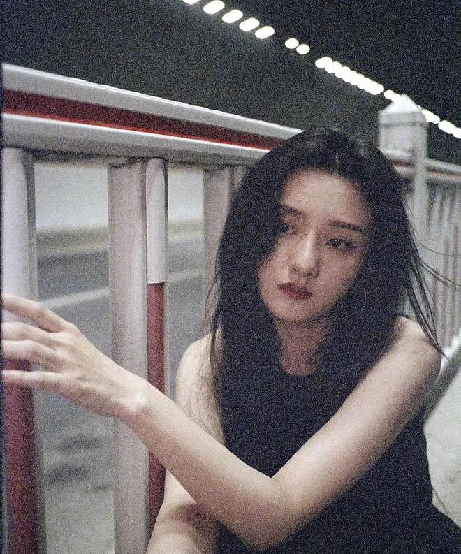 宋祖儿神似张柏芝到底算不算大美人?看她和杨幂的合照就有答案了(组图) - 17