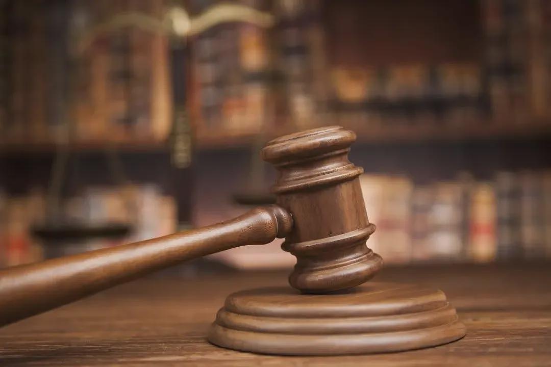 男子入室盗窃被发现后竟将女子压在床上被判6年半（图） - 1