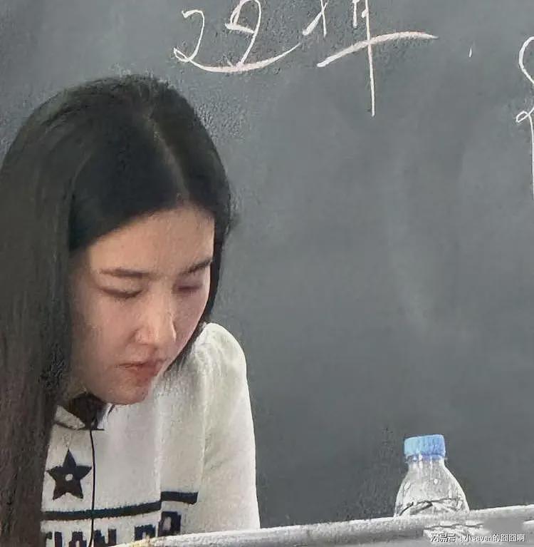 酷似刘亦菲老师走红后续！本人安心于教育，回应：我自己觉得不像（组图） - 6