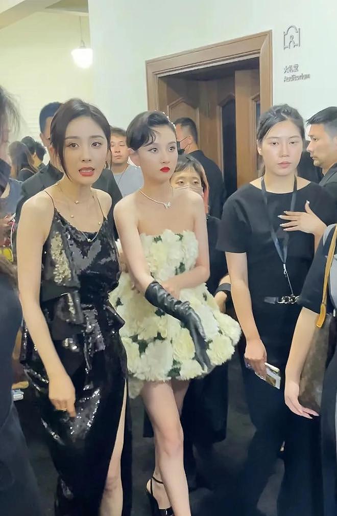 宋祖儿神似张柏芝到底算不算大美人?看她和杨幂的合照就有答案了(组图) - 24