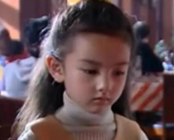 宋祖儿神似张柏芝到底算不算大美人?看她和杨幂的合照就有答案了(组图) - 14