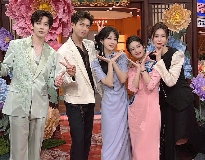 李现晒和杨紫的合影，两人都很瘦，溢出屏幕的CP感太好嗑了（组图） - 10