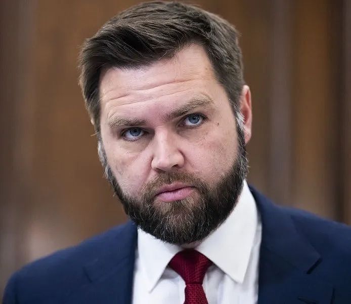 离谱!美国高层还在泄密?!堂堂防长建私聊群,机密全泄给家人...(组图) - 5