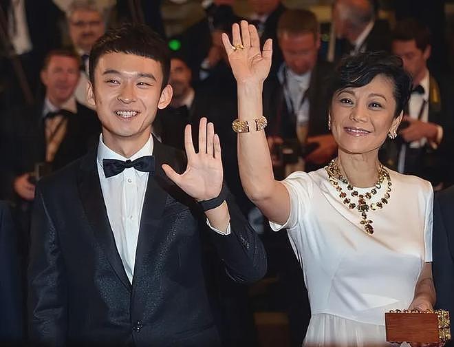 孙俪新剧男主被质疑加戏，人设糟糕太赶客，演员董子健背景不一般（组图） - 12