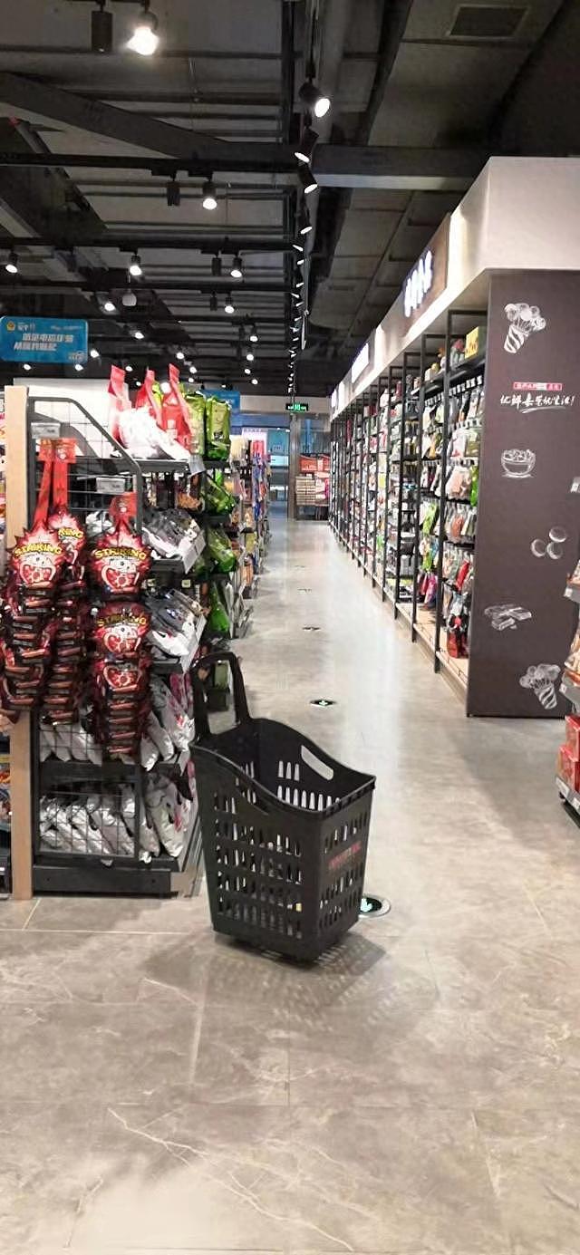 10龄童超市摔倒磕断两颗门牙，家长维权两年半尚未了结（组图） - 1