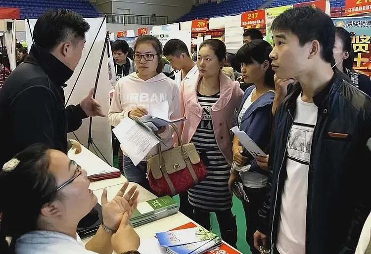 太扎心！28岁女硕士投了8000份简历都没找到工作（组图） - 12