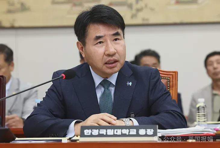 韩知名大学校长为讨好财阀逼女学生陪酒唱跳,不从就挂科还影响找工作?网友:蛇鼠一窝(组图) - 20