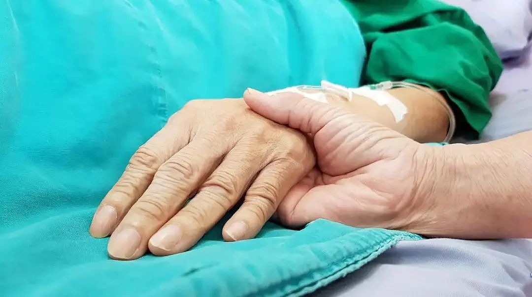 首例“安乐死胶囊舱”使用者:进去后自己按开关,几分钟后离世(组图) - 7