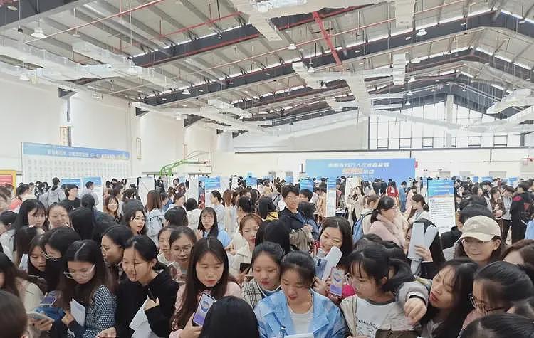 太扎心！28岁女硕士投了8000份简历都没找到工作（组图） - 5
