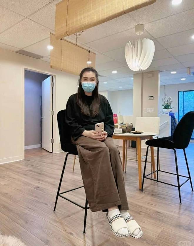 无儿无女，身家上亿，58岁王祖贤坐镇店面生意兴隆，平易近人获好评（组图） - 4