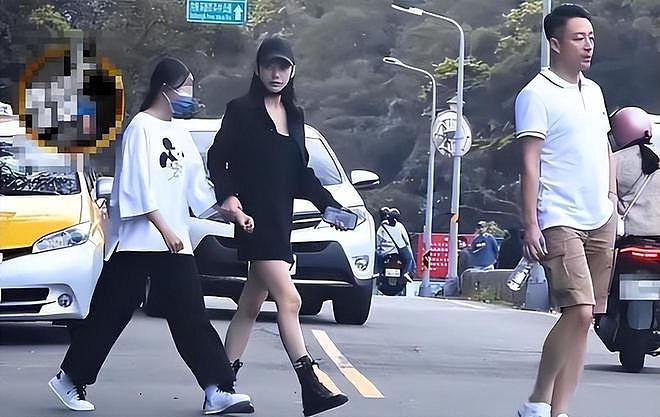 大S女儿在北京露面,玥儿戴手链,素颜特别像大S,可爱文静的女孩(组图) - 14