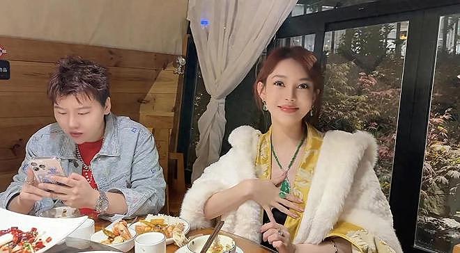 郭美美账号被封后与老公绿子现身大理旅游，感觉老了却拼命P图（组图） - 1