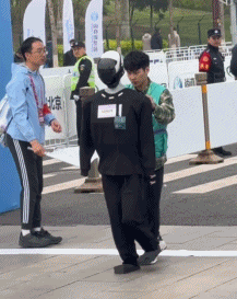 机器人跑马拉松像“活爹”出街，露脸第一比赛第二（组图） - 5