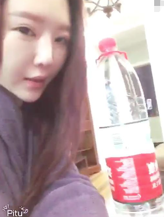 震惊!香港名媛身世被扒!当“中介”介绍富商,专门找网红作伴游!(组图) - 47