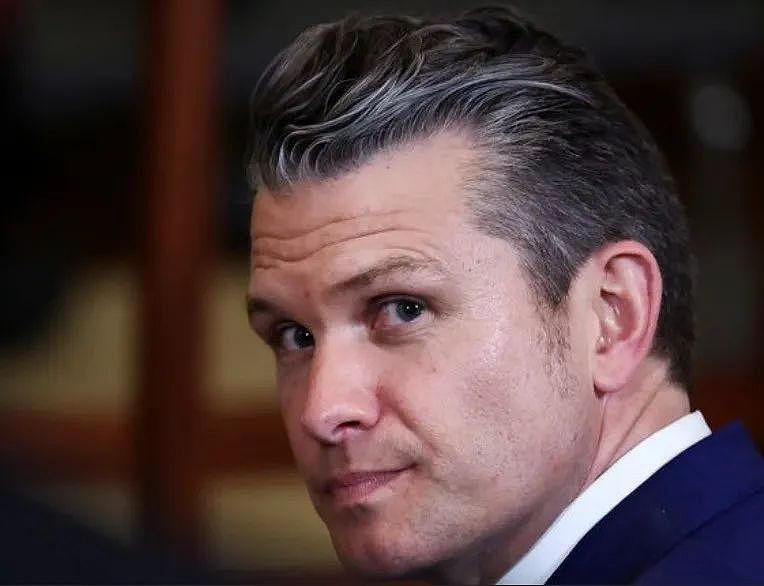 离谱!美国高层还在泄密?!堂堂防长建私聊群,机密全泄给家人...(组图) - 9