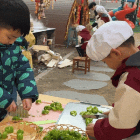 抛弃国际幼儿园,中产爱上“苦难教育”?(组图) - 7