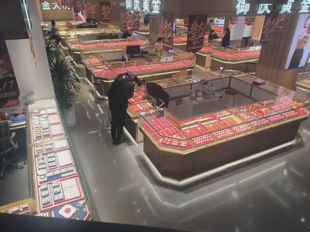 金价狂飙，珠宝商集体“迷茫”：“金价越高，生意反而越难做”（组图） - 3