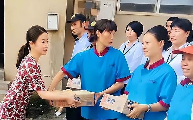80后国企“美女董事长”：掌管500亿资产，白天工作，晚上解扣子（组图） - 6