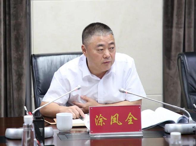 80后国企“美女董事长”：掌管500亿资产，白天工作，晚上解扣子（组图） - 15