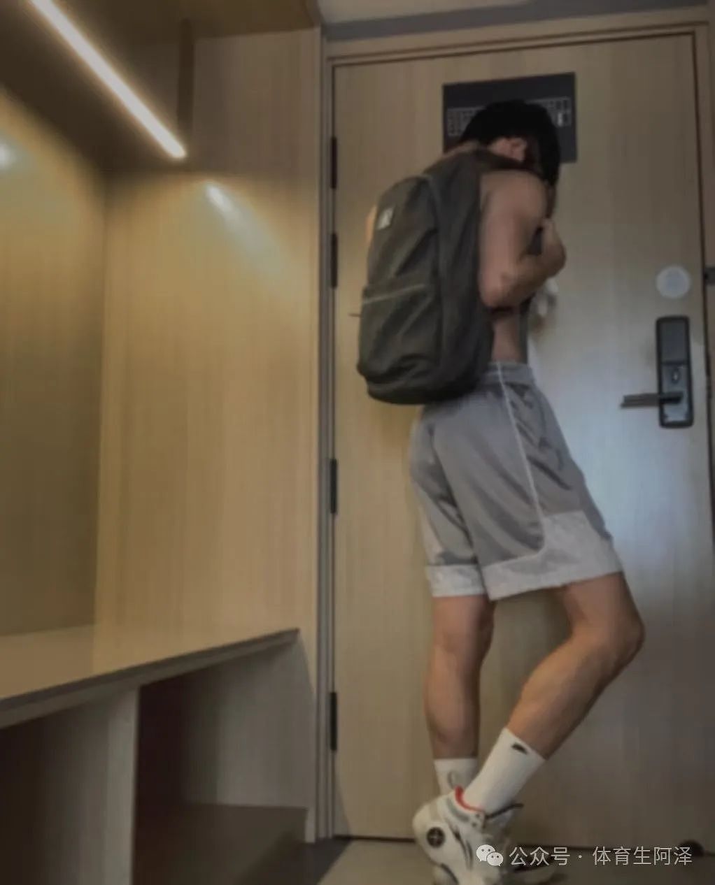 【帅哥】黑皮男高，山东高校篮球队长非直男，学弟辣评：